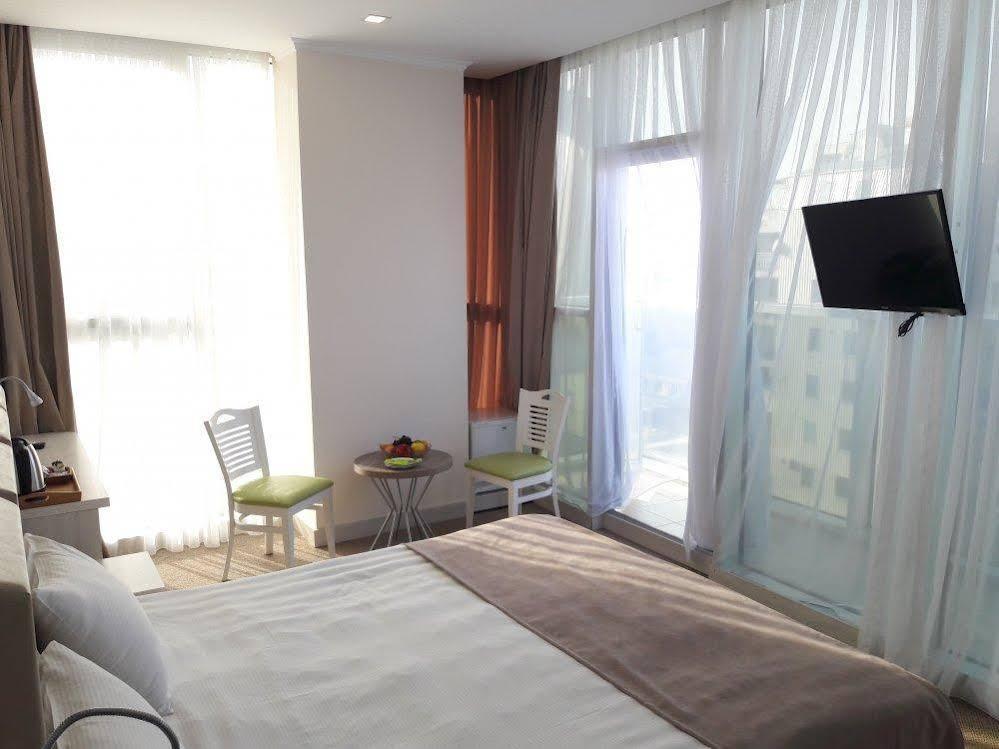 Hotel Green Glass Batumi Exterior foto
